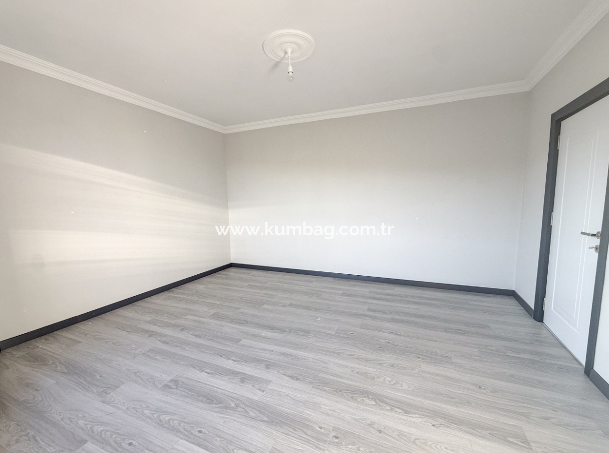 Kumbağ'da Cadde Üzerinde Geniş Oturuma Hazır Kiralık Sıfır 2+1
