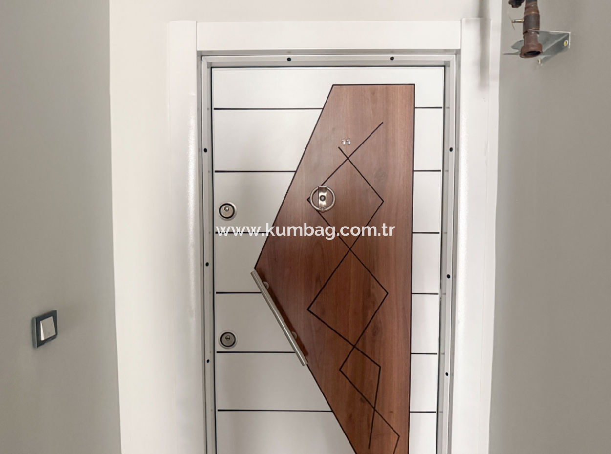 Kumbağ'da Cadde Üzerinde Geniş Oturuma Hazır Kiralık Sıfır 2+1