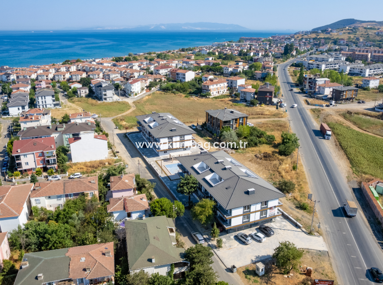 Kumbağ Deniz Tarafında Havuzlu Sitede Satılık Lüks 2+1 Daireler