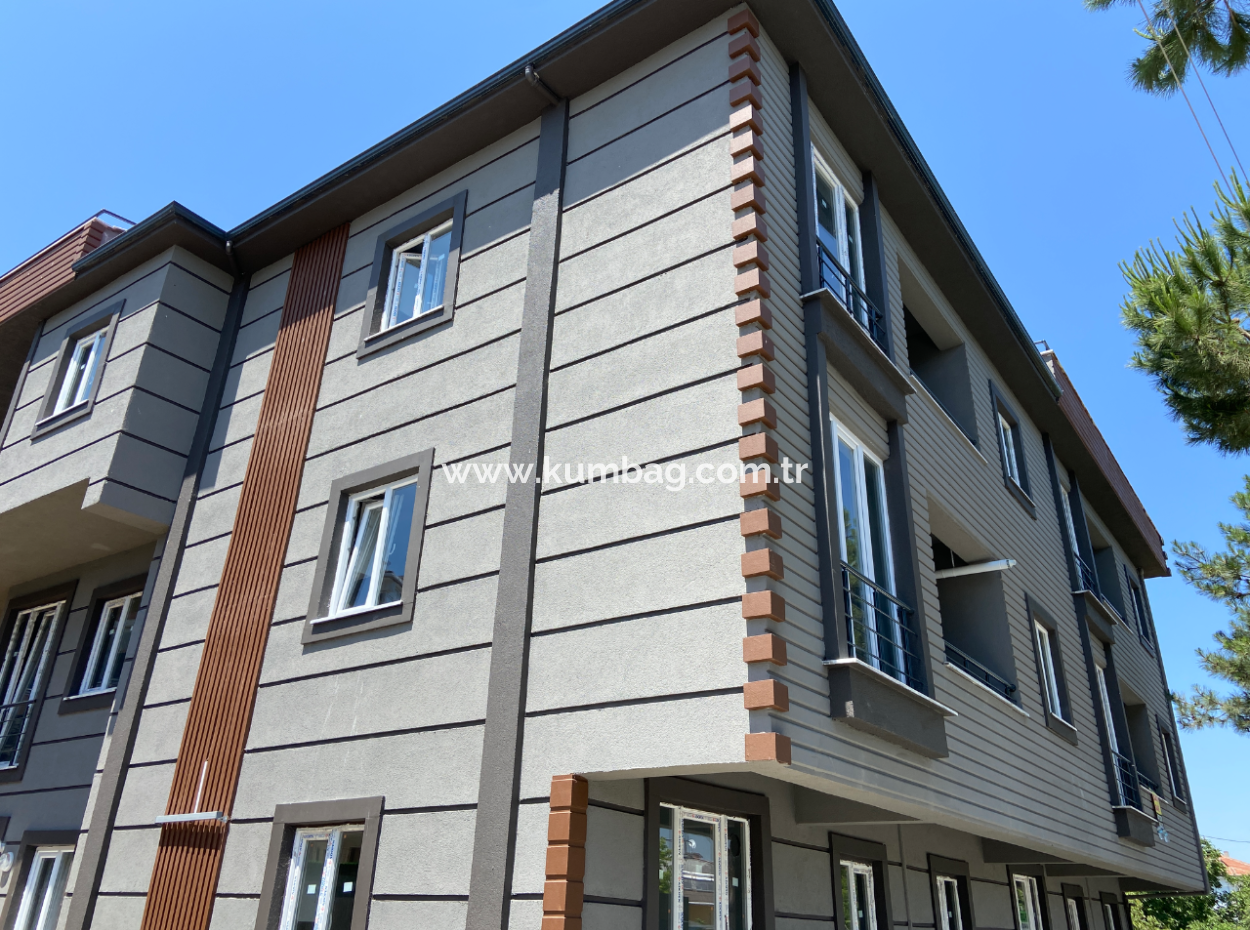 Kumbağ'da Ana Cadde Üzerinde Geniş Ve Ferah 2+1 Satılık Daire