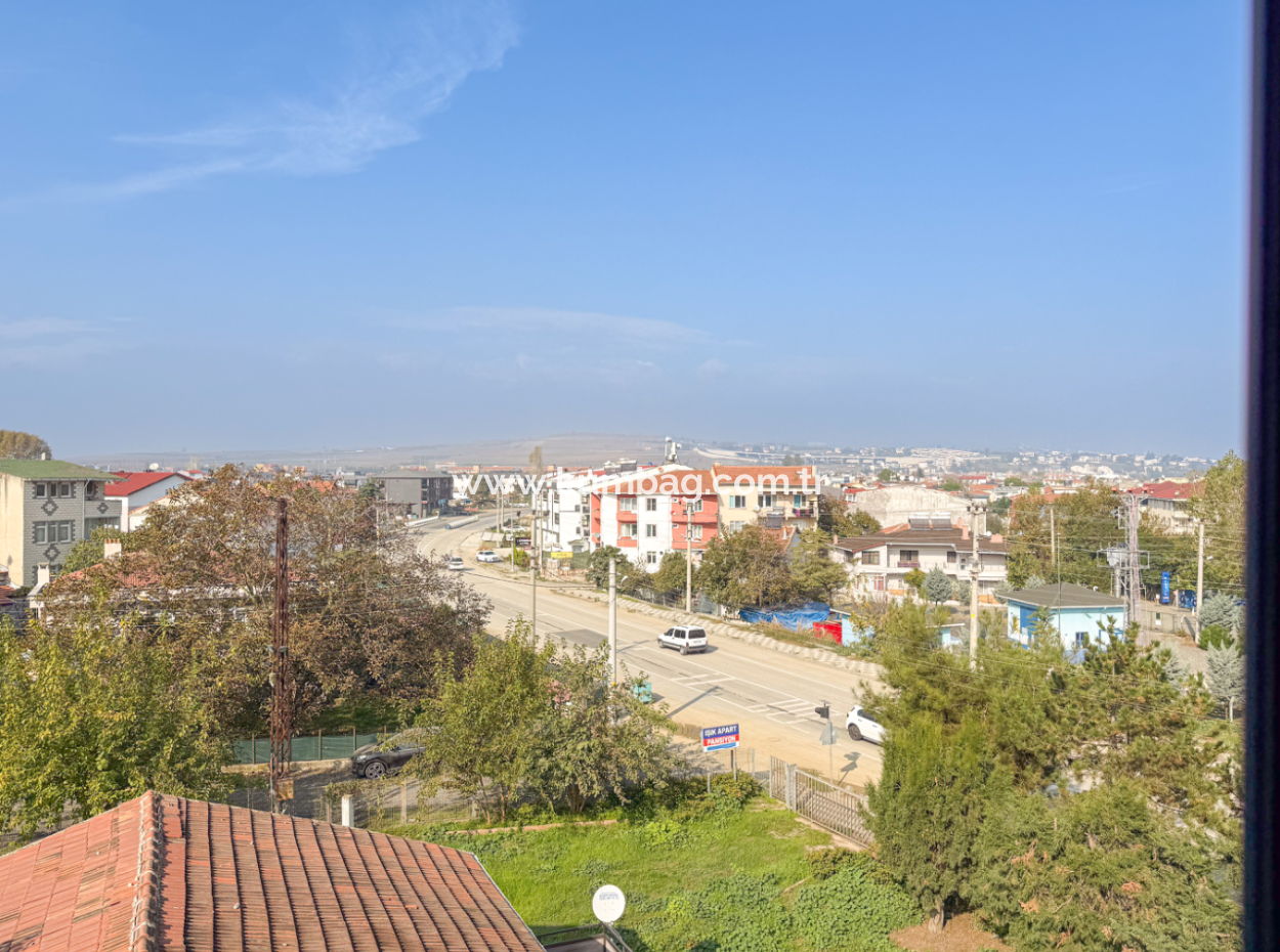 Kumbağ'da Ana Cadde Üzerinde Geniş Ve Ferah 2+1 Satılık Daire