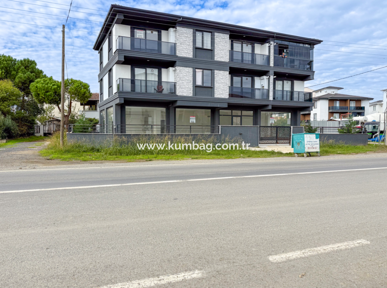 Kumbağ İşlek Ana Cadde Üzerinde Geniş Ve Depolu Kiralık Dükkan