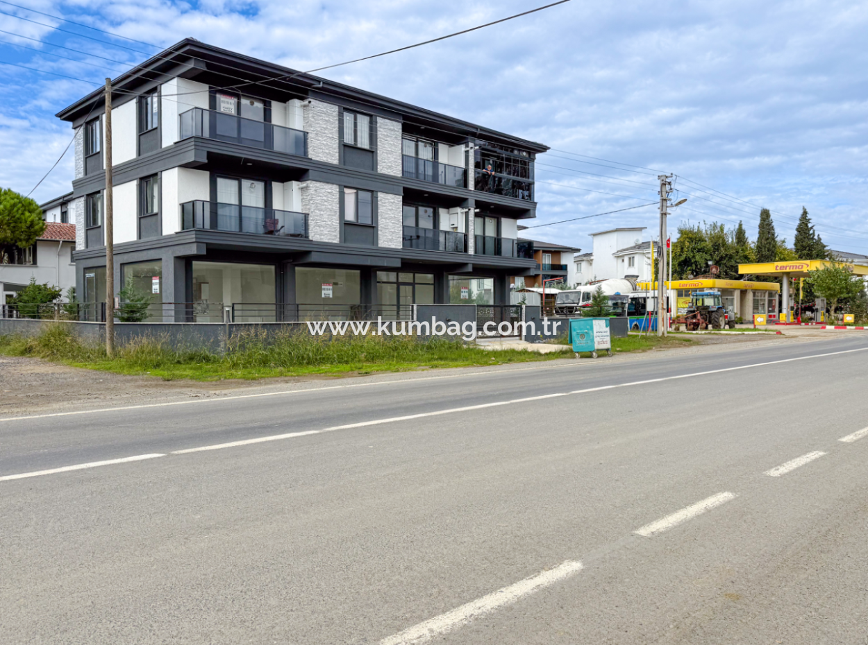 Kumbağ İşlek Ana Cadde Üzerinde Geniş Ve Depolu Kiralık Dükkan