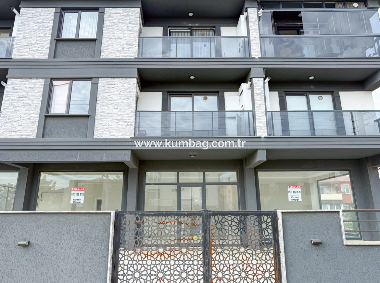 Kumbağ İşlek Ana Cadde Üzerinde Geniş Ve Depolu Kiralık Dükkan