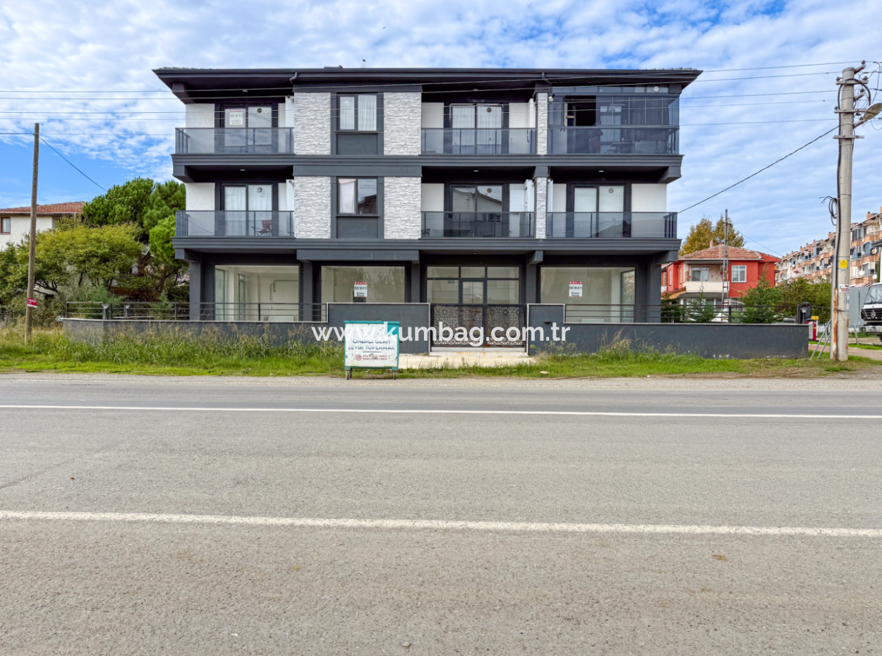 Kumbağ İşlek Ana Cadde Üzerinde Geniş Ve Depolu Kiralık Dükkan