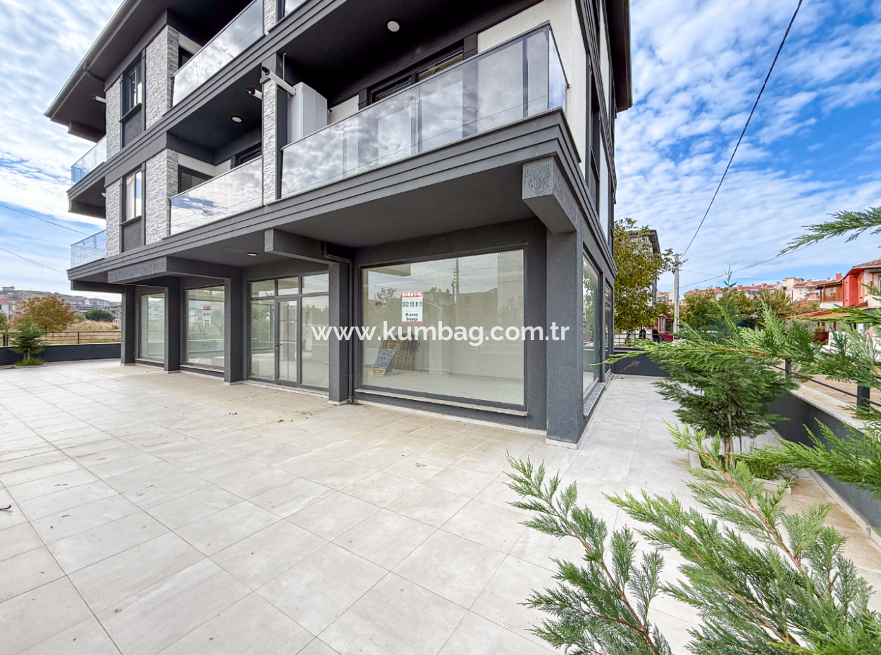 Kumbağ İşlek Ana Cadde Üzerinde Geniş Ve Depolu Kiralık Dükkan