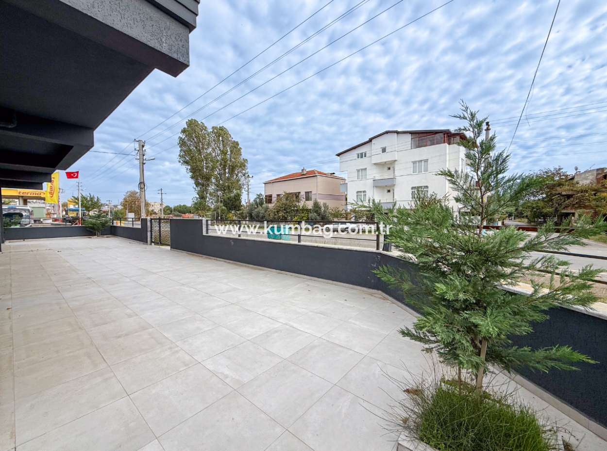 Kumbağ İşlek Ana Cadde Üzerinde Geniş Ve Depolu Kiralık Dükkan