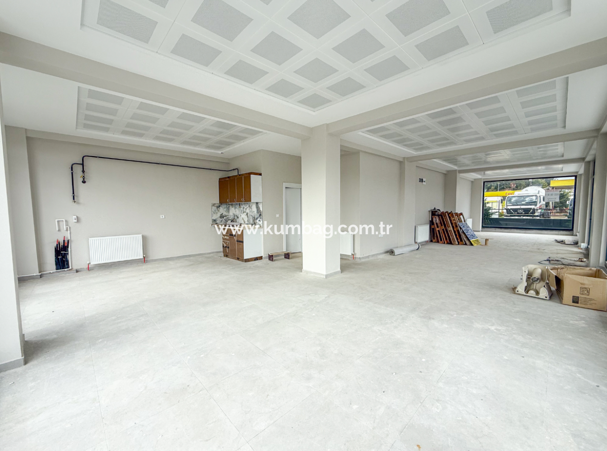 Kumbağ İşlek Ana Cadde Üzerinde Geniş Ve Depolu Kiralık Dükkan