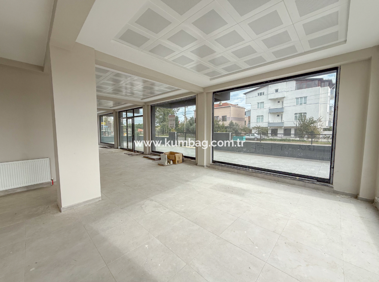 Kumbağ İşlek Ana Cadde Üzerinde Geniş Ve Depolu Kiralık Dükkan