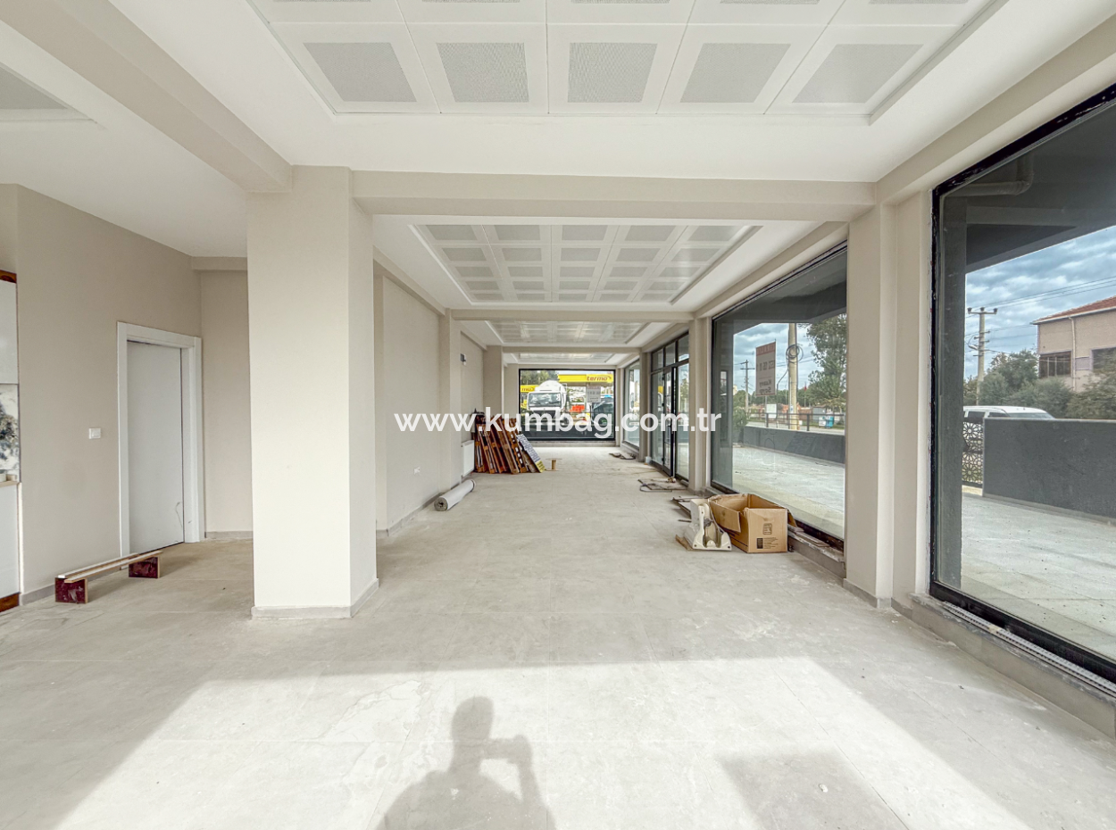 Kumbağ İşlek Ana Cadde Üzerinde Geniş Ve Depolu Kiralık Dükkan