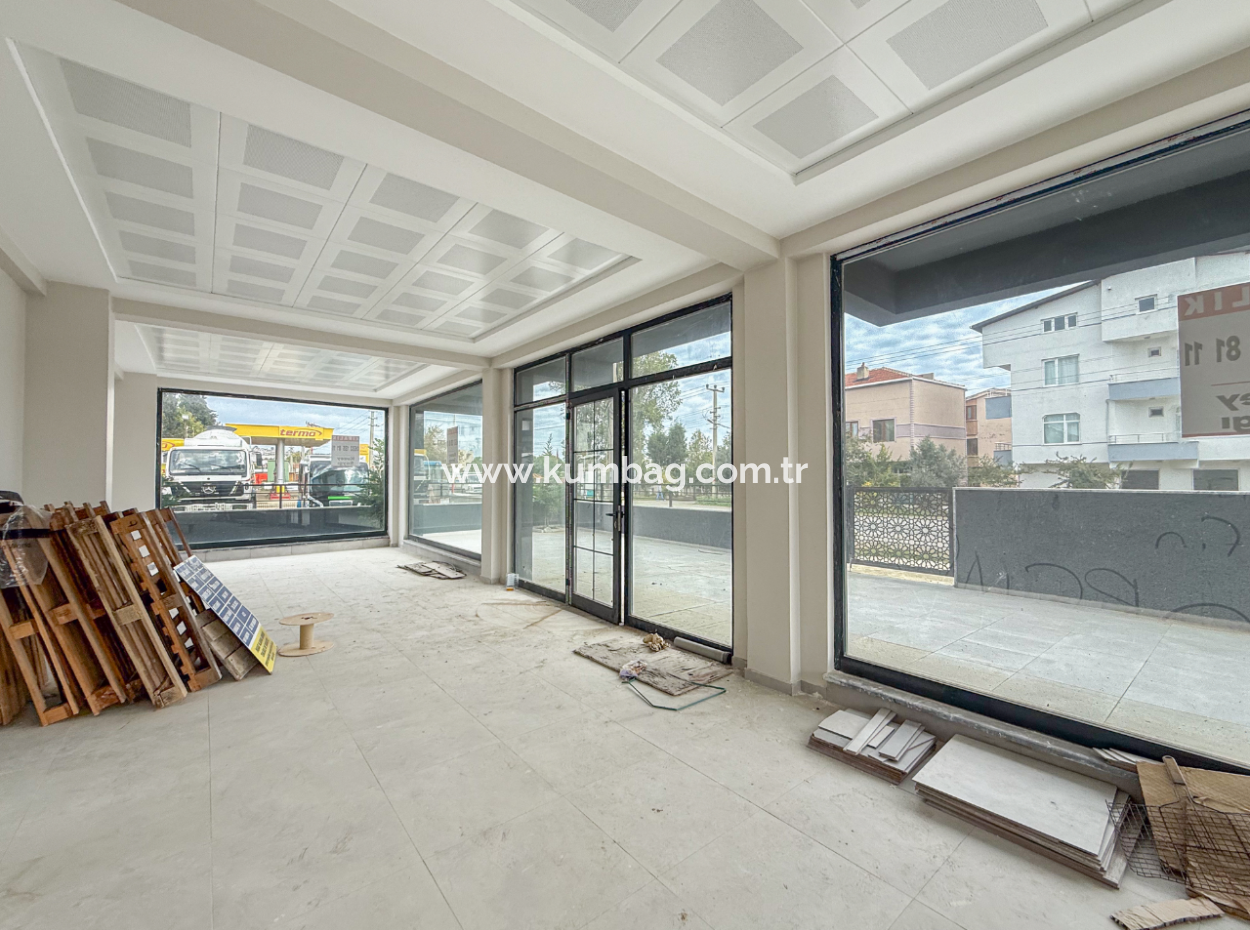 Kumbağ İşlek Ana Cadde Üzerinde Geniş Ve Depolu Kiralık Dükkan