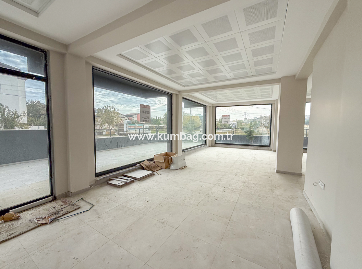 Kumbağ İşlek Ana Cadde Üzerinde Geniş Ve Depolu Kiralık Dükkan