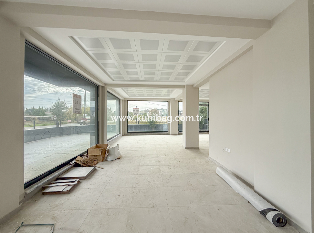 Kumbağ İşlek Ana Cadde Üzerinde Geniş Ve Depolu Kiralık Dükkan