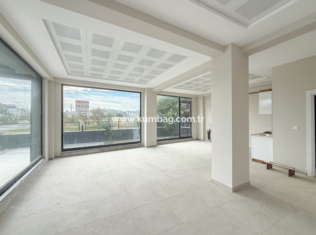 Kumbağ İşlek Ana Cadde Üzerinde Geniş Ve Depolu Kiralık Dükkan