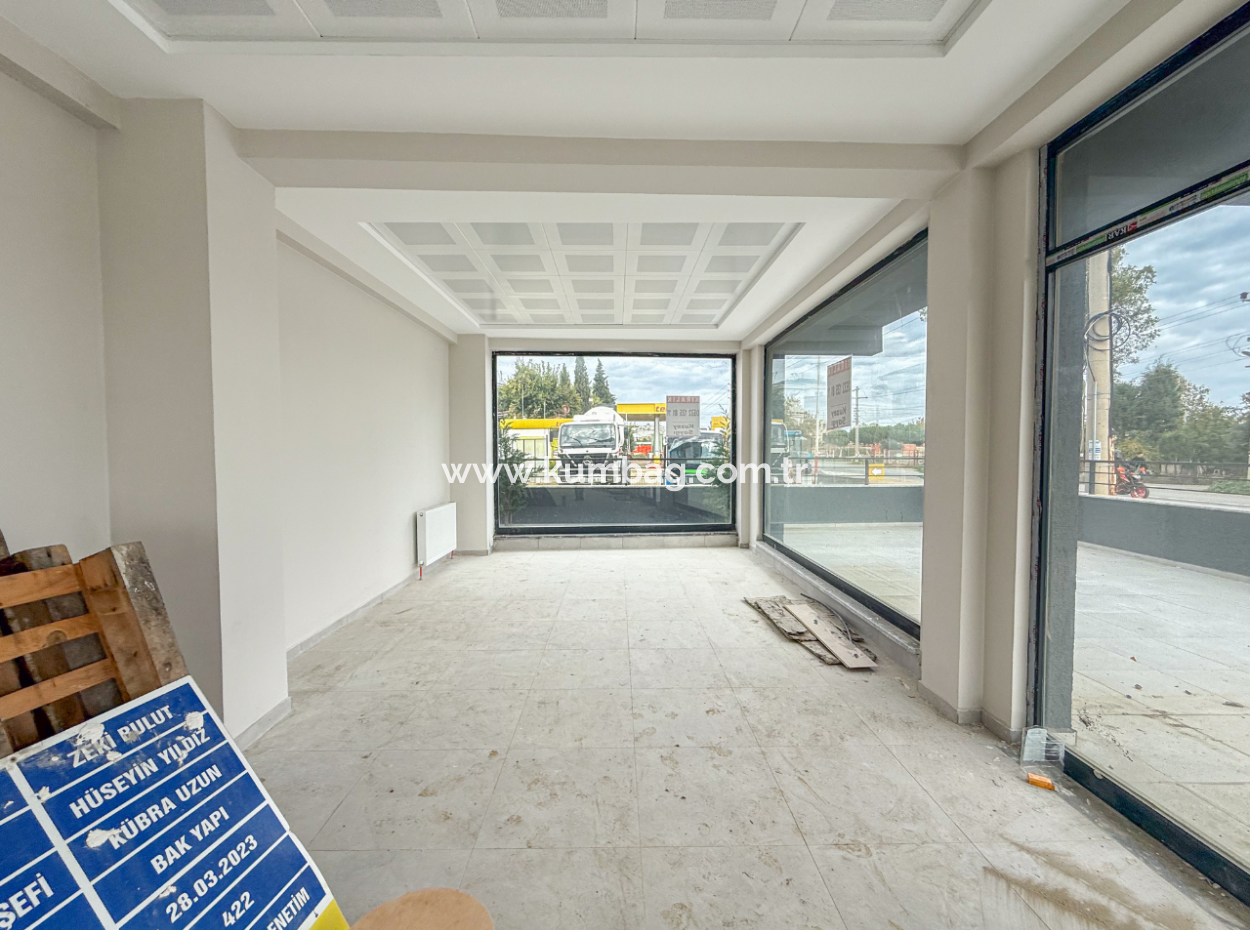 Kumbağ İşlek Ana Cadde Üzerinde Geniş Ve Depolu Kiralık Dükkan