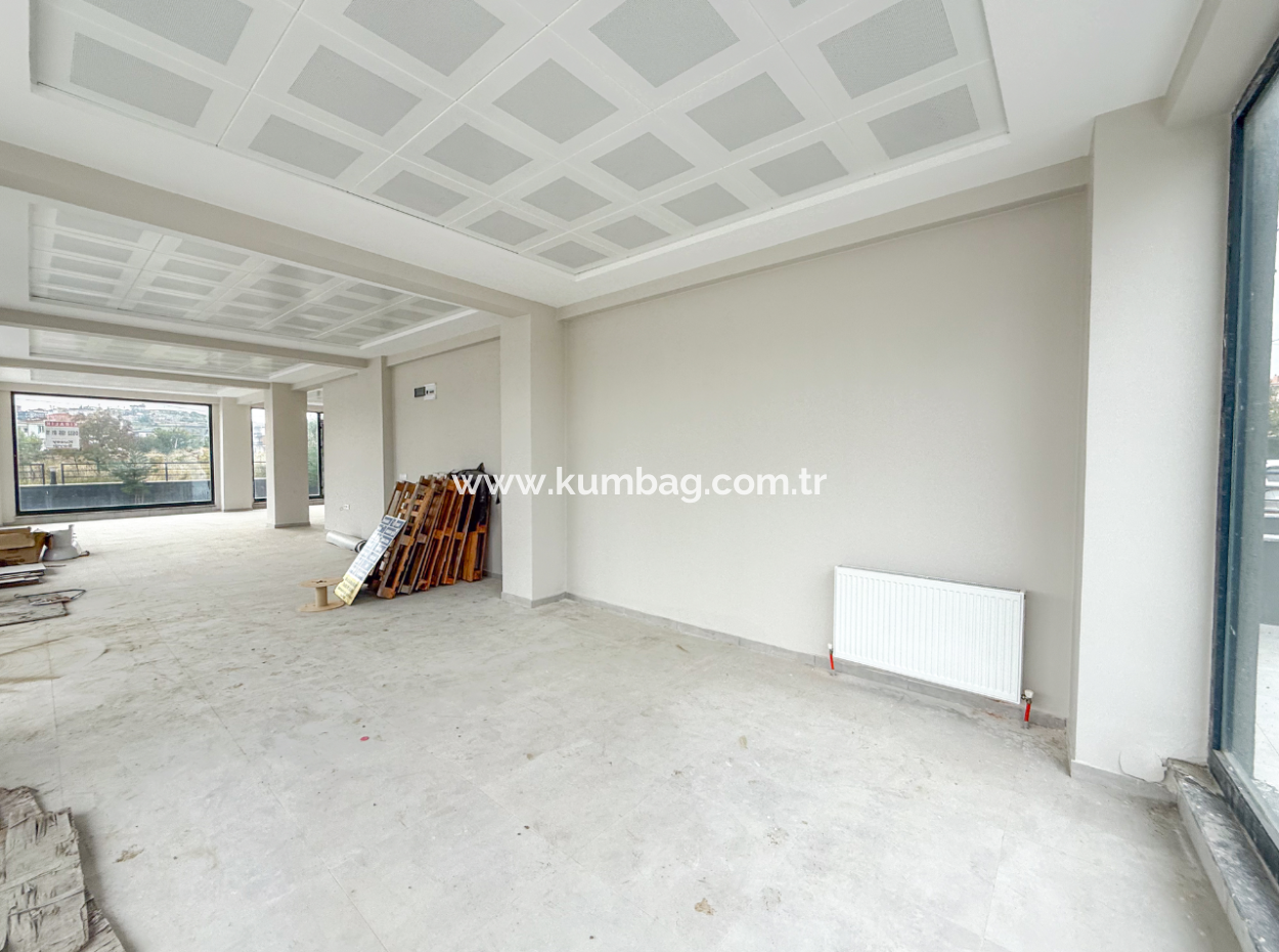 Kumbağ İşlek Ana Cadde Üzerinde Geniş Ve Depolu Kiralık Dükkan