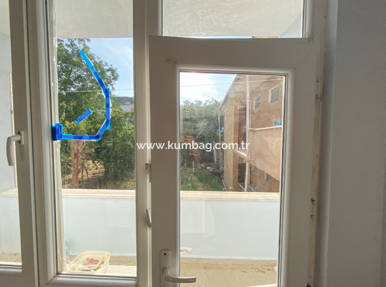 Kumbağ'da Merkezi Konumda İskanlı Ve Eşyalı 1+1 Satılık Daire