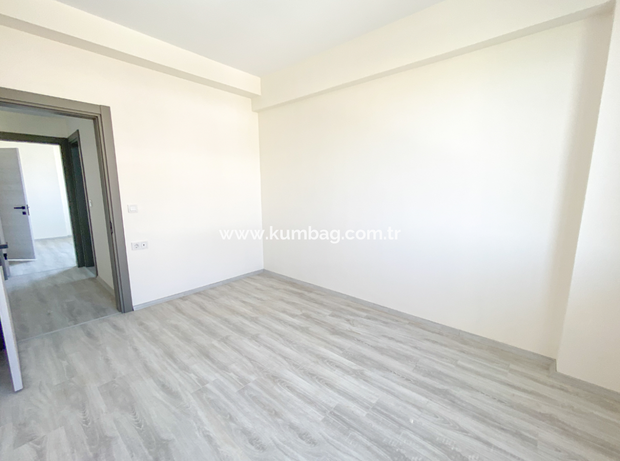 Kumbağ'da İskanlı Ebeveyn Banyolu Geniş Sıfır 2+1 Satılık Daire