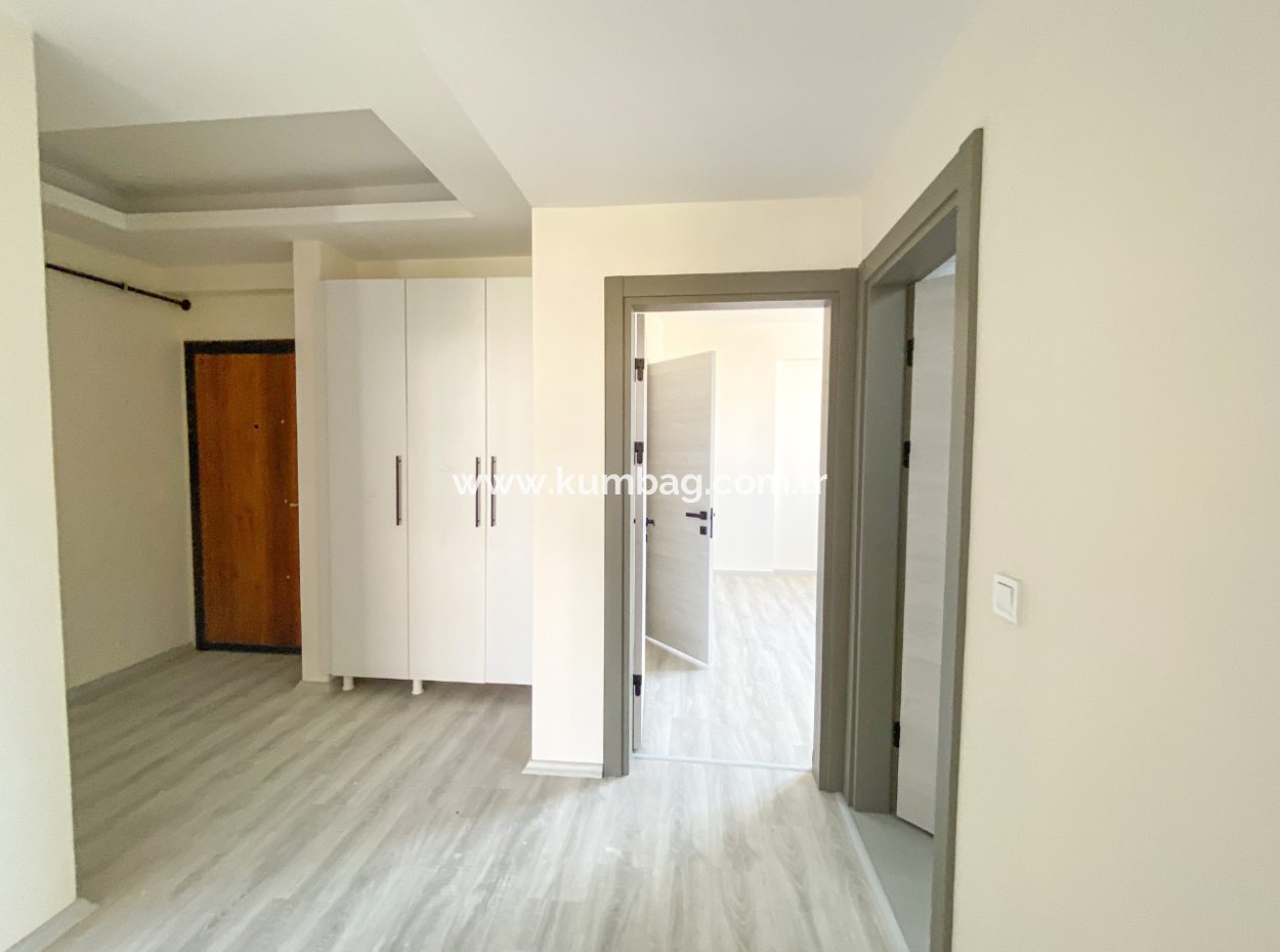 Kumbağ'da İskanlı Ebeveyn Banyolu Geniş Sıfır 2+1 Satılık Daire