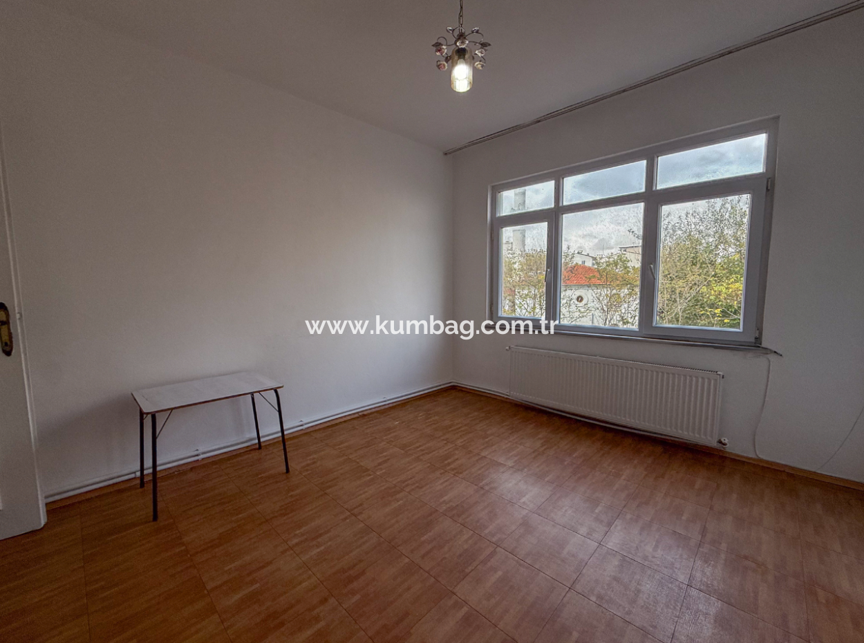 Kumbağ Kordonda Denize Sıfır Binada Çift Balkonlu 1+1 Kiralık