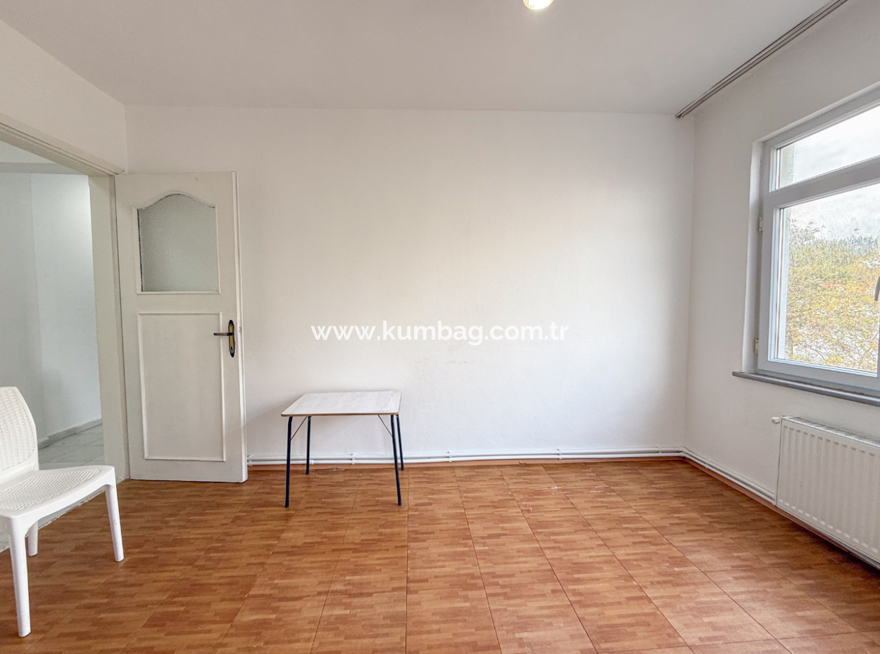 Kumbağ Kordonda Denize Sıfır Binada Çift Balkonlu 1+1 Kiralık