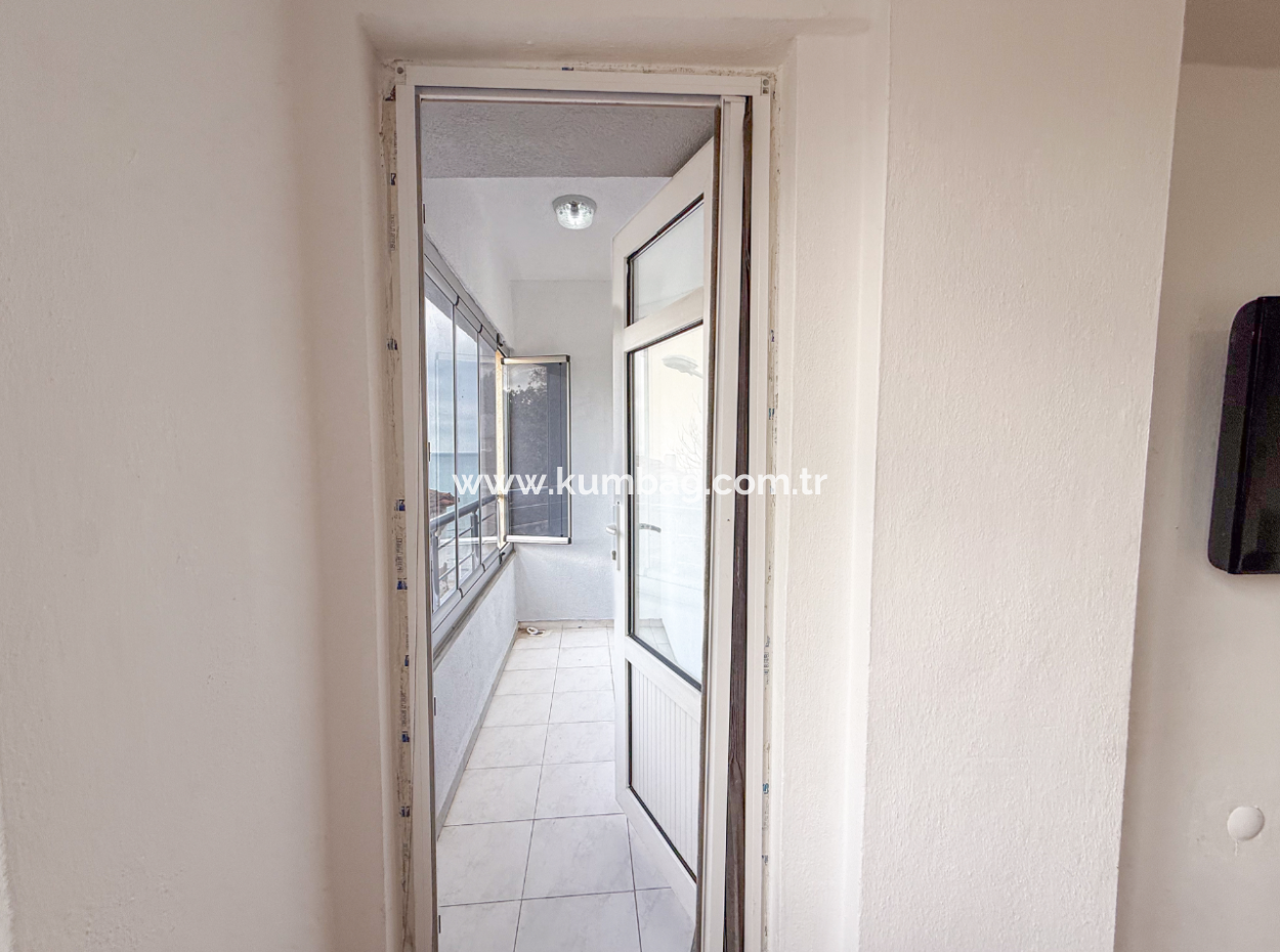 Kumbağ Kordonda Denize Sıfır Binada Çift Balkonlu 1+1 Kiralık