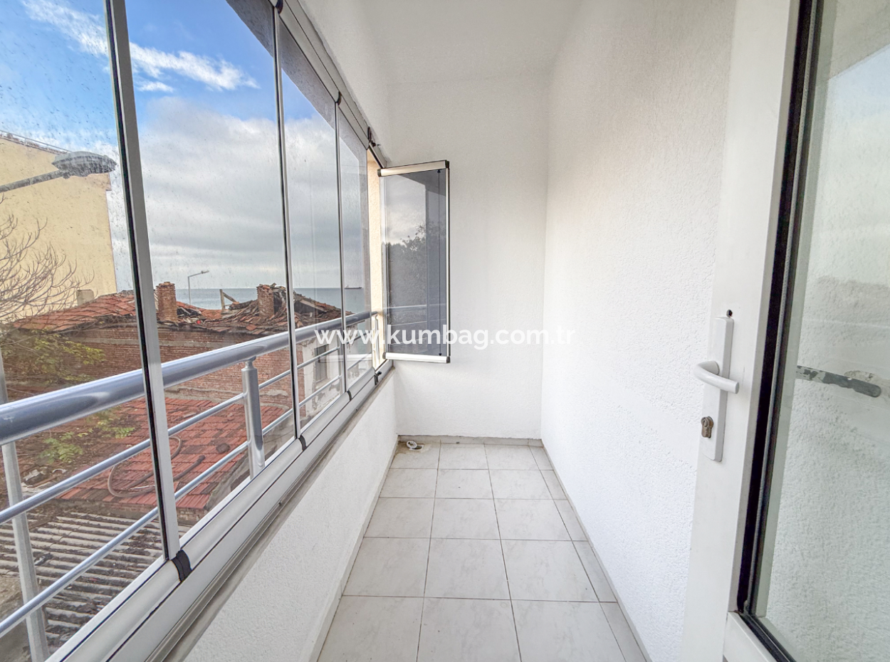 Kumbağ Kordonda Denize Sıfır Binada Çift Balkonlu 1+1 Kiralık