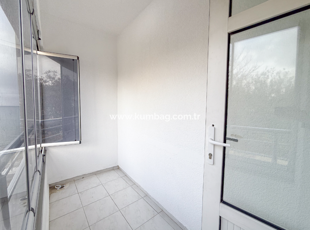 Kumbağ Kordonda Denize Sıfır Binada Çift Balkonlu 1+1 Kiralık