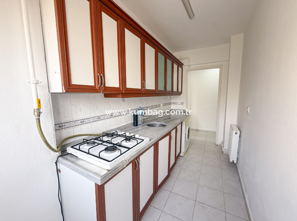 Kumbağ Kordonda Denize Sıfır Binada Çift Balkonlu 1+1 Kiralık