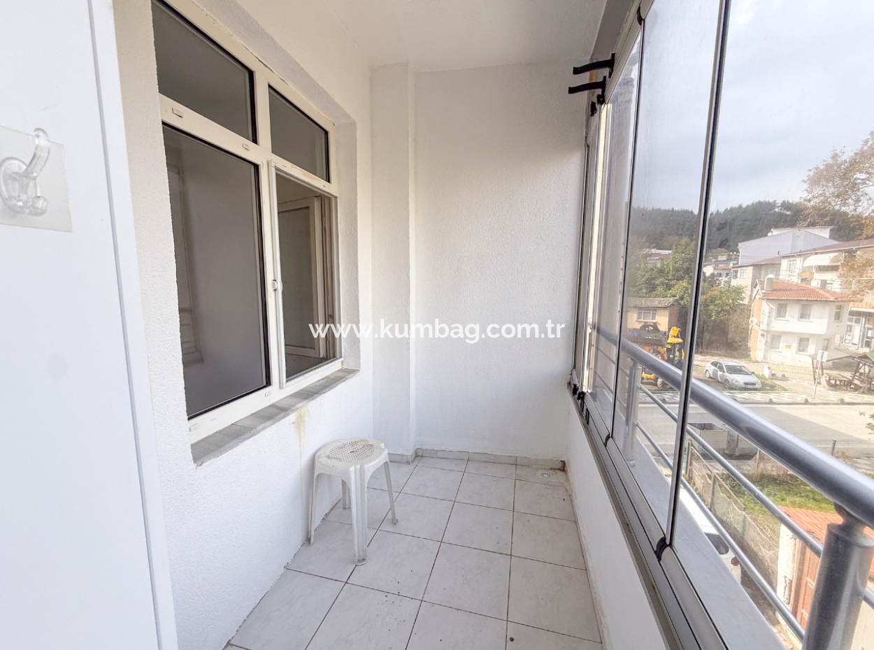 Kumbağ Kordonda Denize Sıfır Binada Çift Balkonlu 1+1 Kiralık