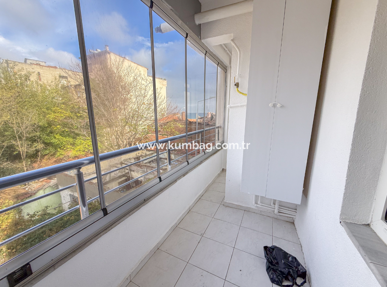 Kumbağ Kordonda Denize Sıfır Binada Çift Balkonlu 1+1 Kiralık