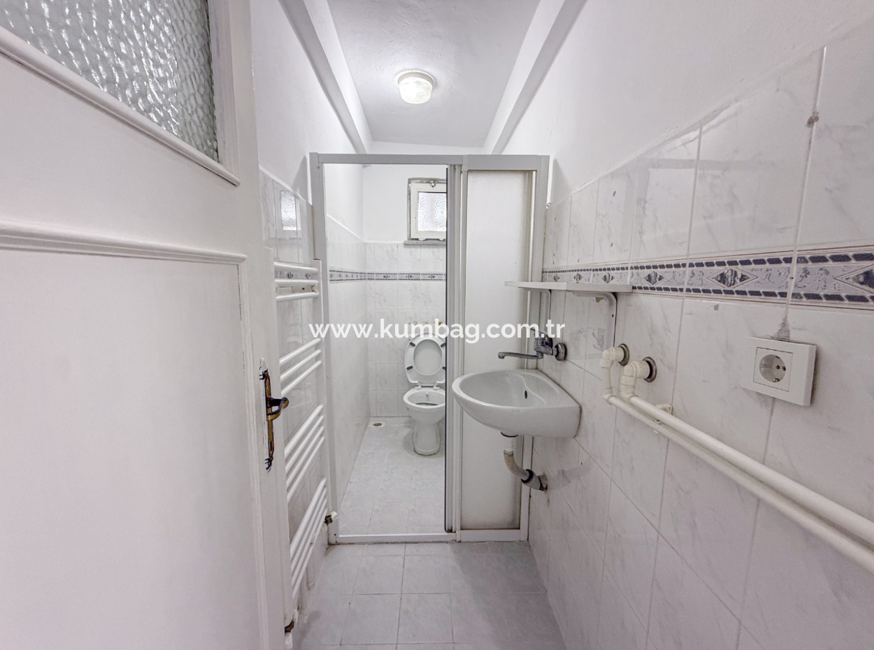 Kumbağ Kordonda Denize Sıfır Binada Çift Balkonlu 1+1 Kiralık