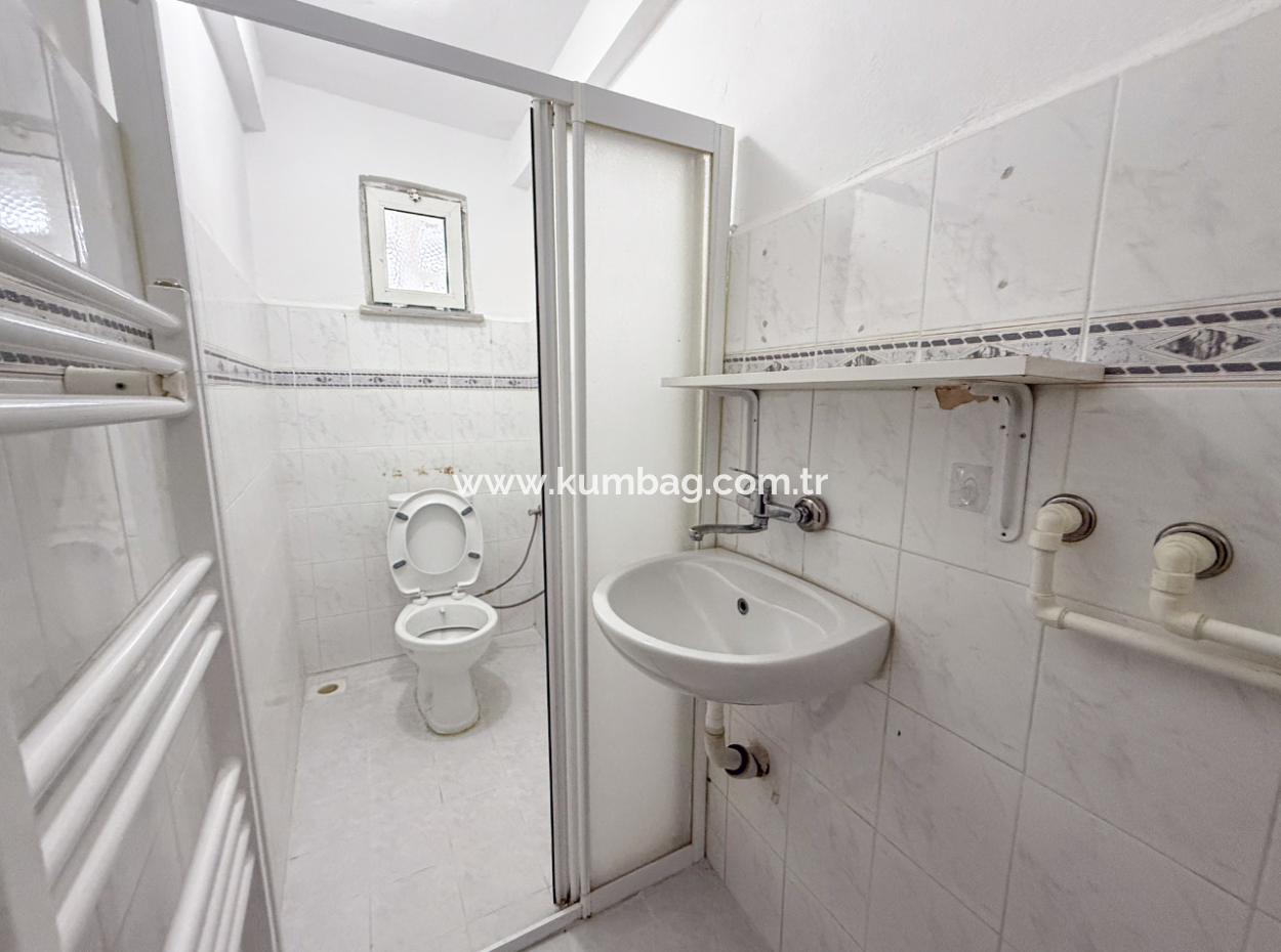 Kumbağ Kordonda Denize Sıfır Binada Çift Balkonlu 1+1 Kiralık