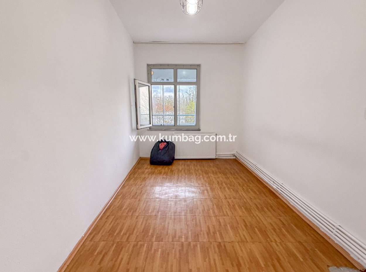 Kumbağ Kordonda Denize Sıfır Binada Çift Balkonlu 1+1 Kiralık