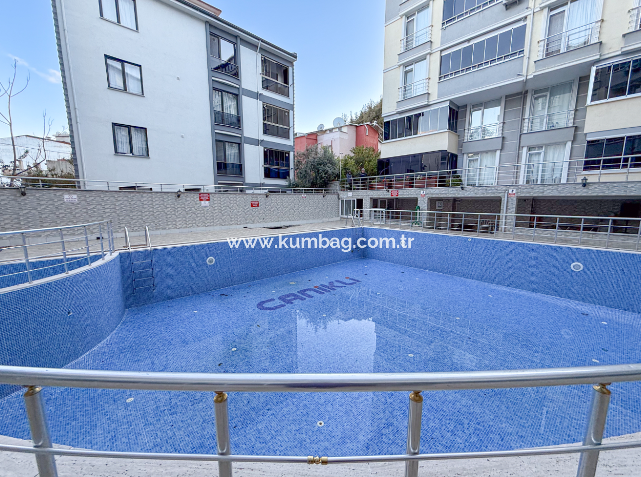 Kumbağ'da Havuzlu Site İçerisinde Geniş Ve Ferah 2+1 Satılık Daire 