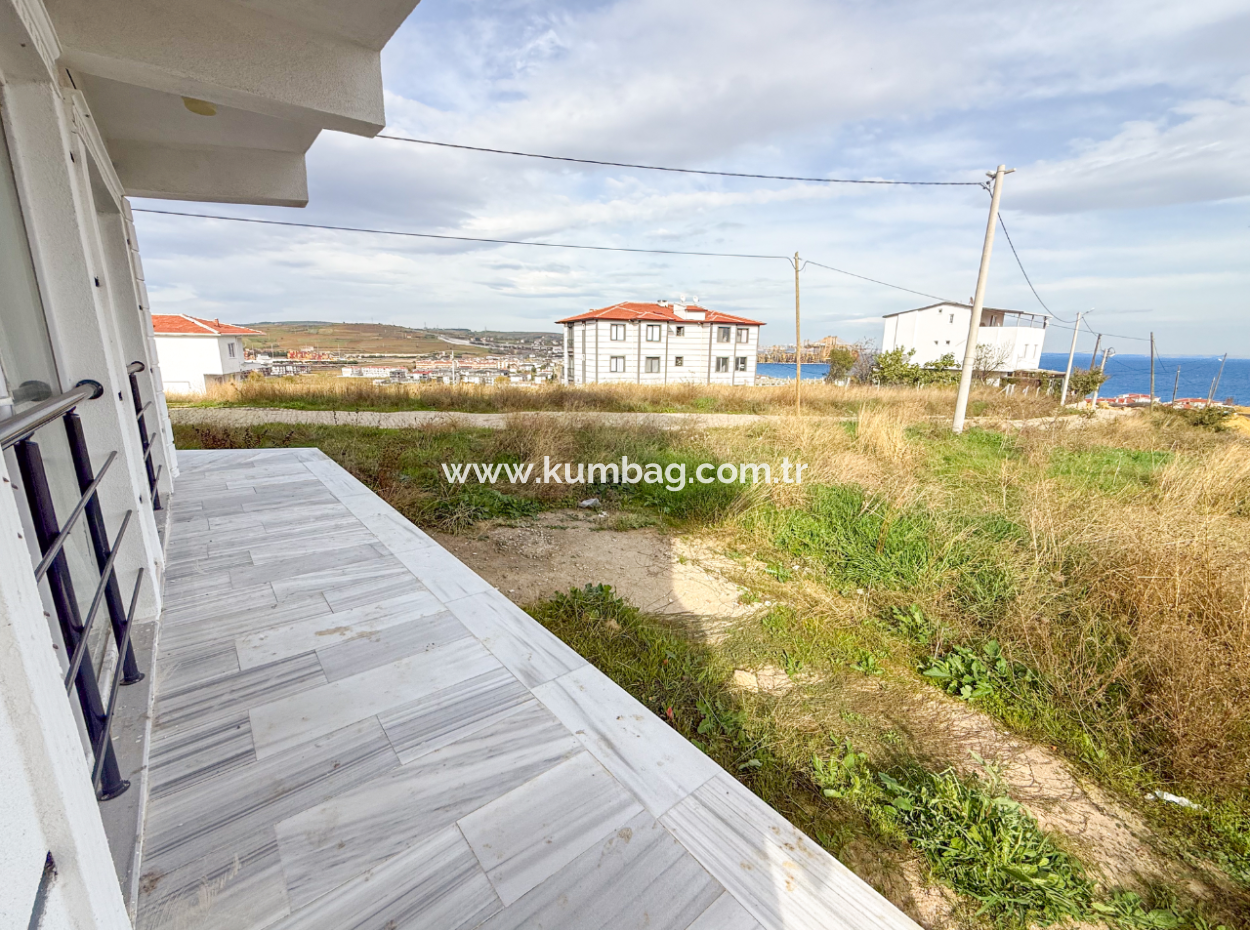 Kumbağ'da Panoramik Deniz Manzaralı İskanlı Satılık 1+1 Daire