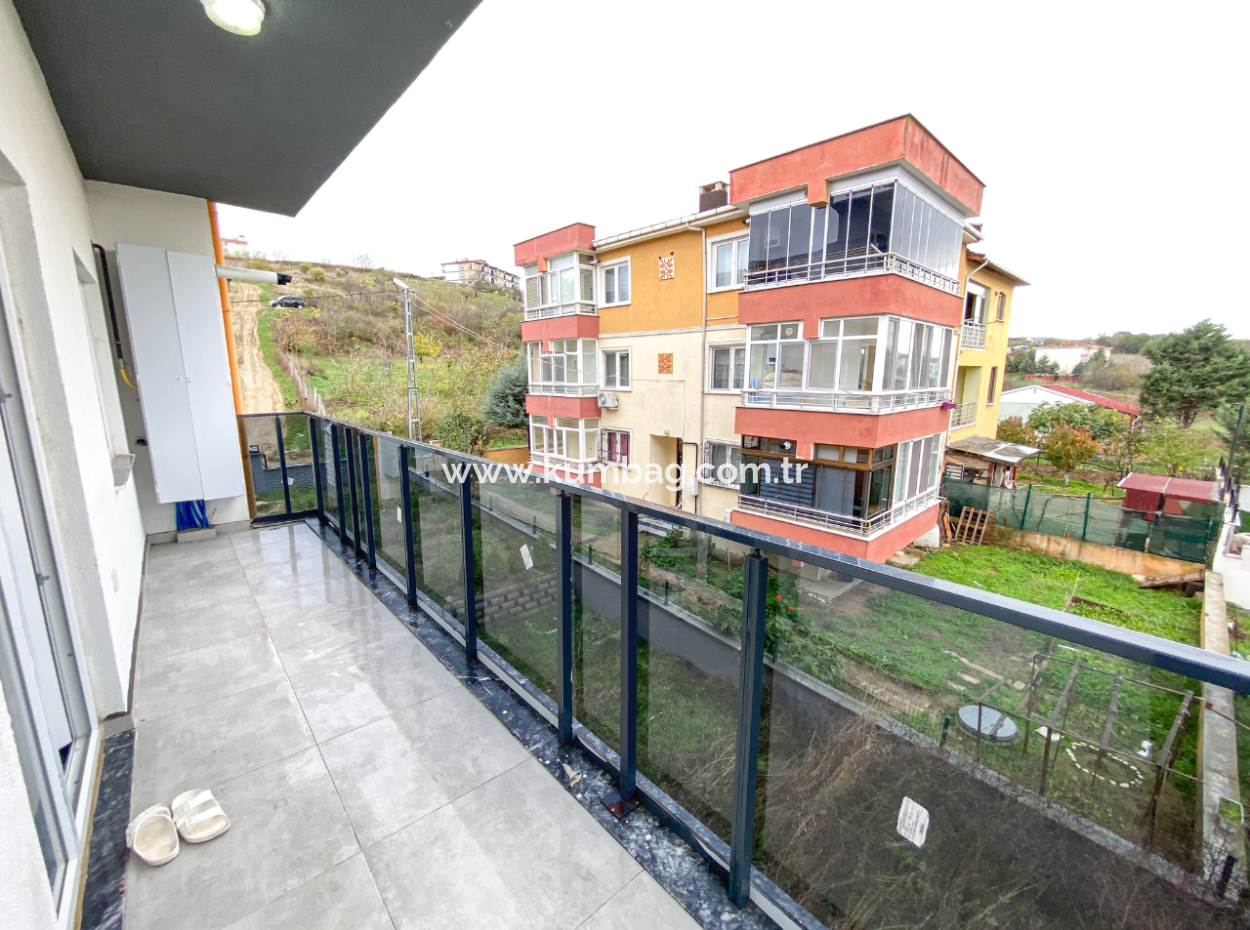 Yeni Sitede Geniş Ve Ferah İskanlı Satılık Ara Kat 2+1 Daire