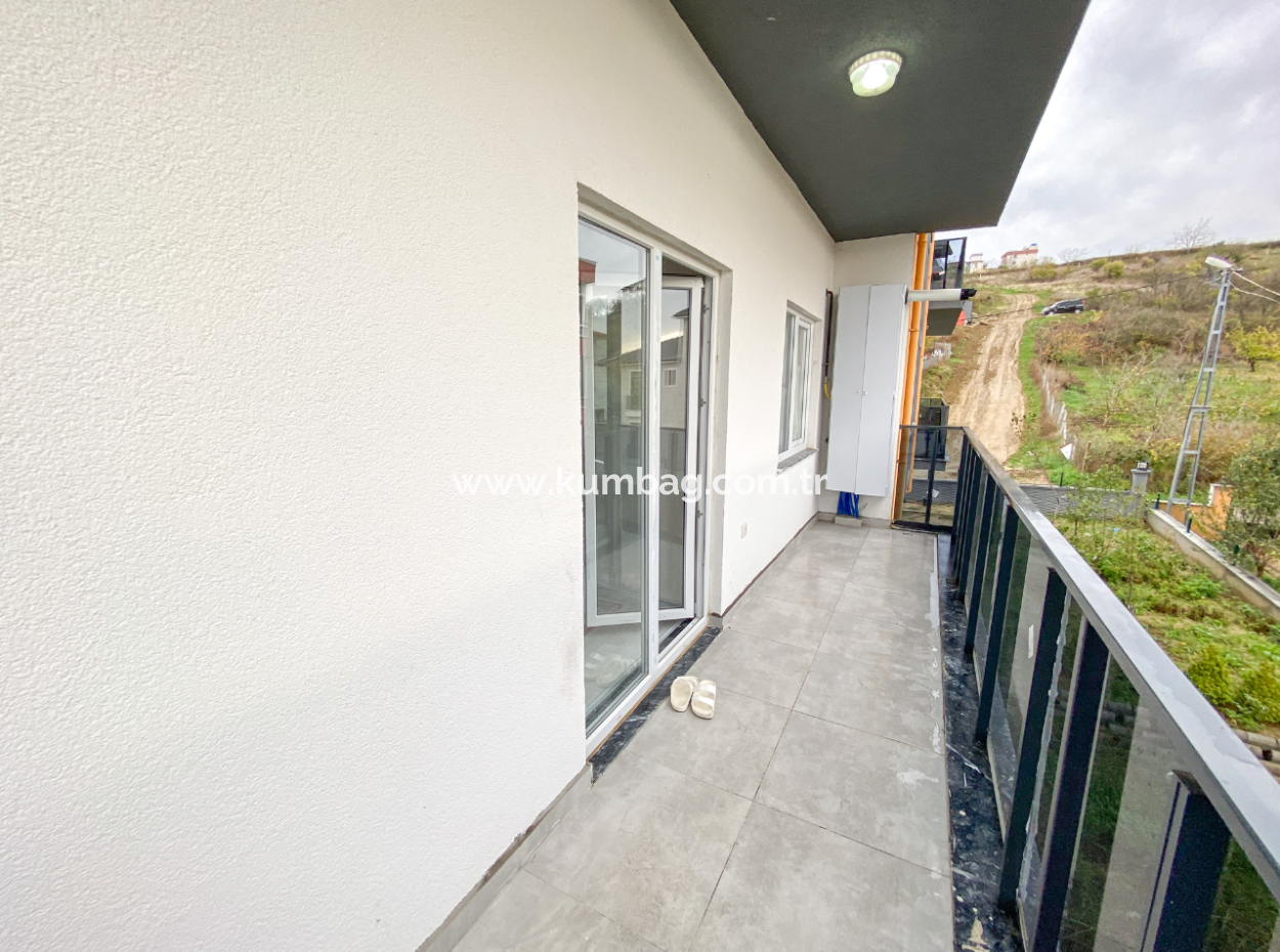 Yeni Sitede Geniş Ve Ferah İskanlı Satılık Ara Kat 2+1 Daire