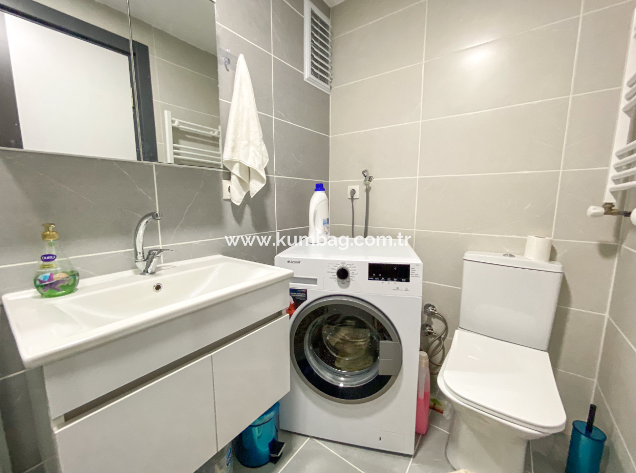 Yeni Sitede Geniş Ve Ferah İskanlı Satılık Ara Kat 2+1 Daire