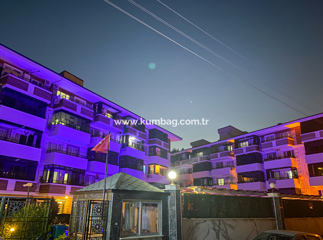 Kumbağ'da Merkezi Konumda Havuzlu Sitede İskanlı Satılık 1+1 Daire