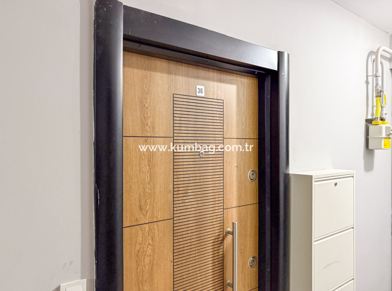 Kumbağ'da Merkezi Konumda Havuzlu Sitede İskanlı Satılık 1+1 Daire