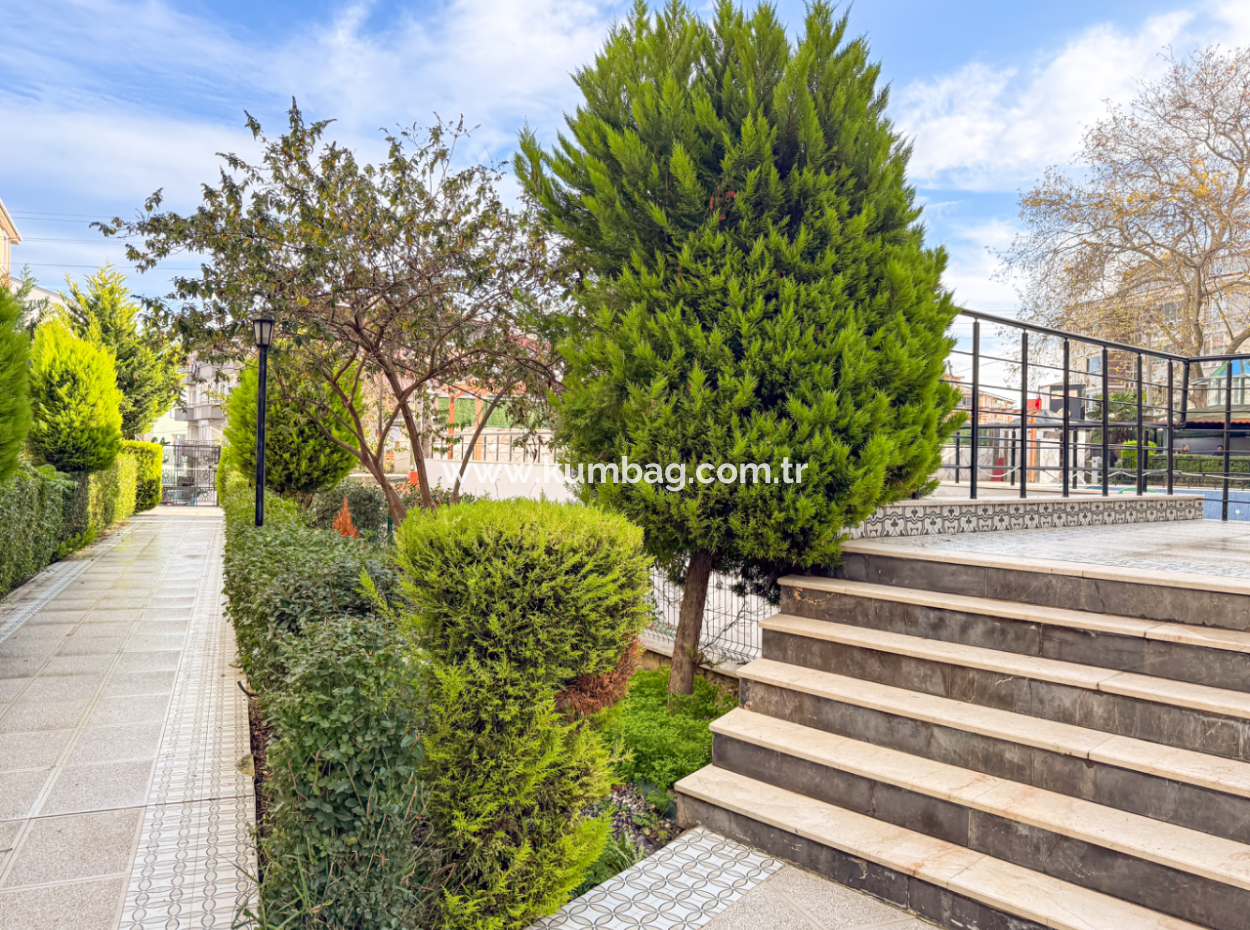 Kumbağ'da Merkezi Konumda Havuzlu Sitede İskanlı Satılık 1+1 Daire