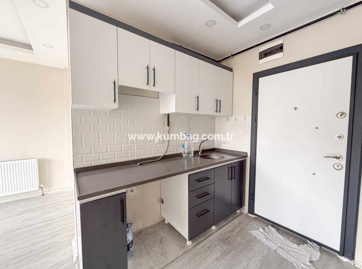 Kumbağ Pazar Sokağı Yeni Ve Asansörlü Binada Kiralık 1+1 Daire