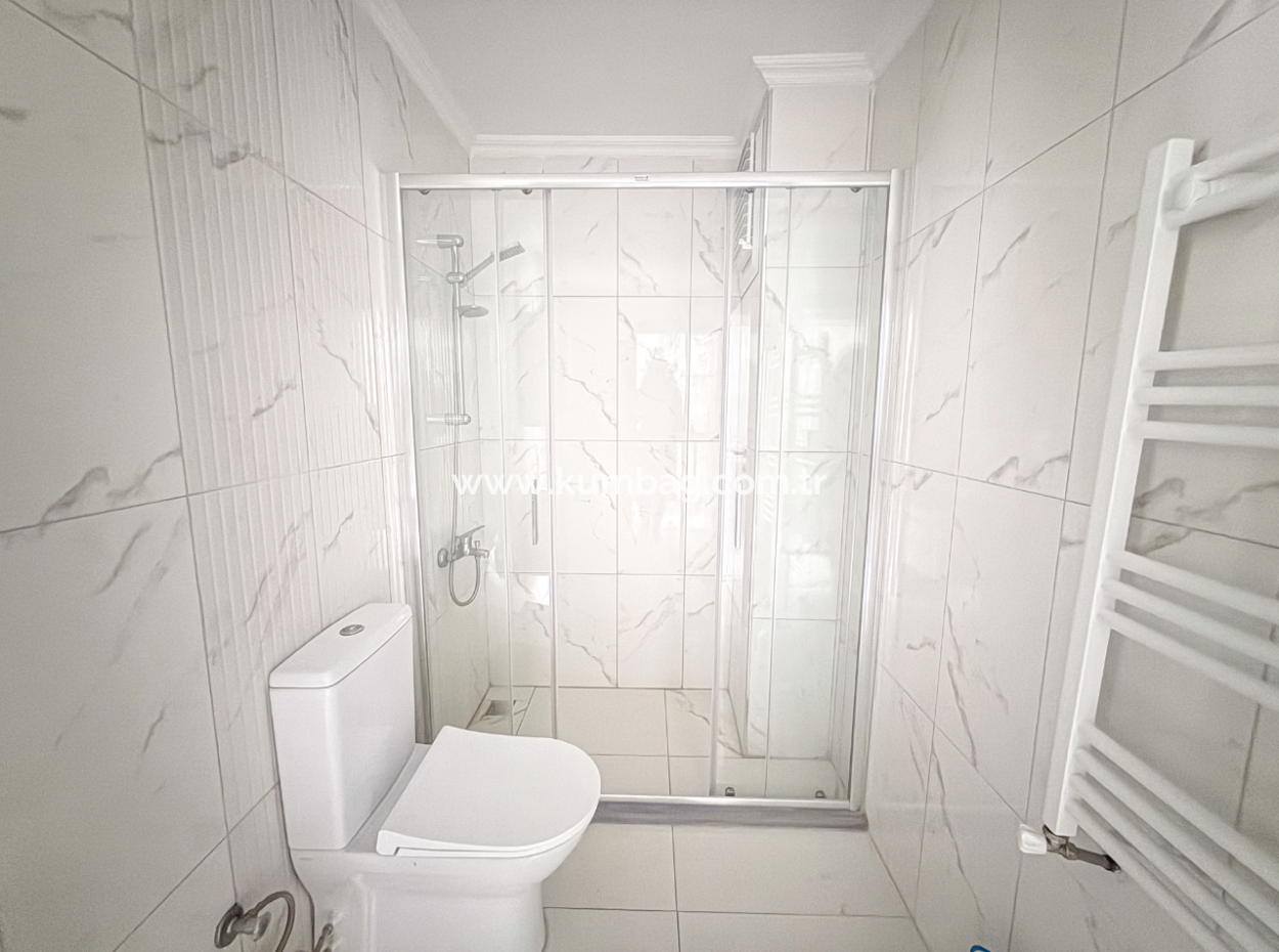 Kumbağ Pazar Sokağı Yeni Ve Asansörlü Binada Kiralık 1+1 Daire