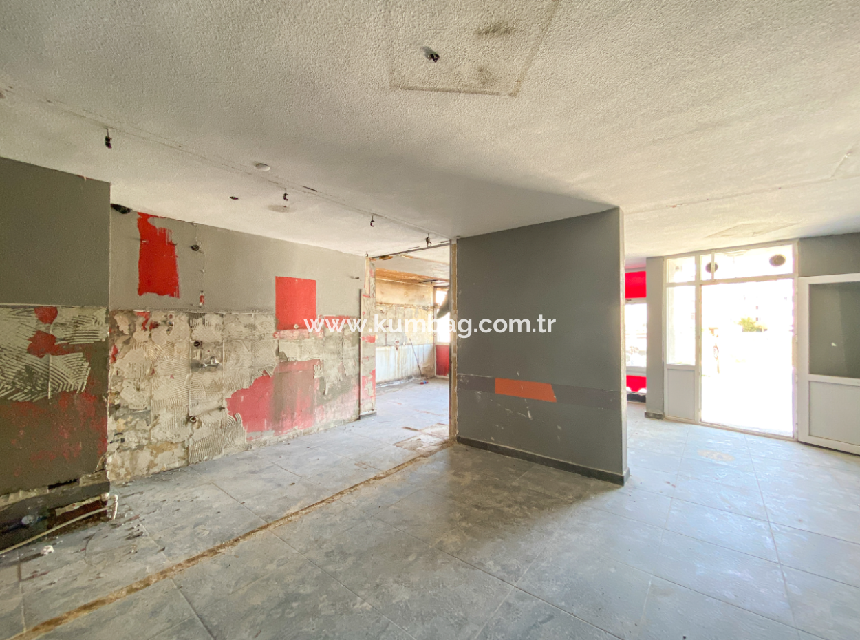 Altınova Mahallesi'nin En İşlek Caddesinde Satılık Dükkan