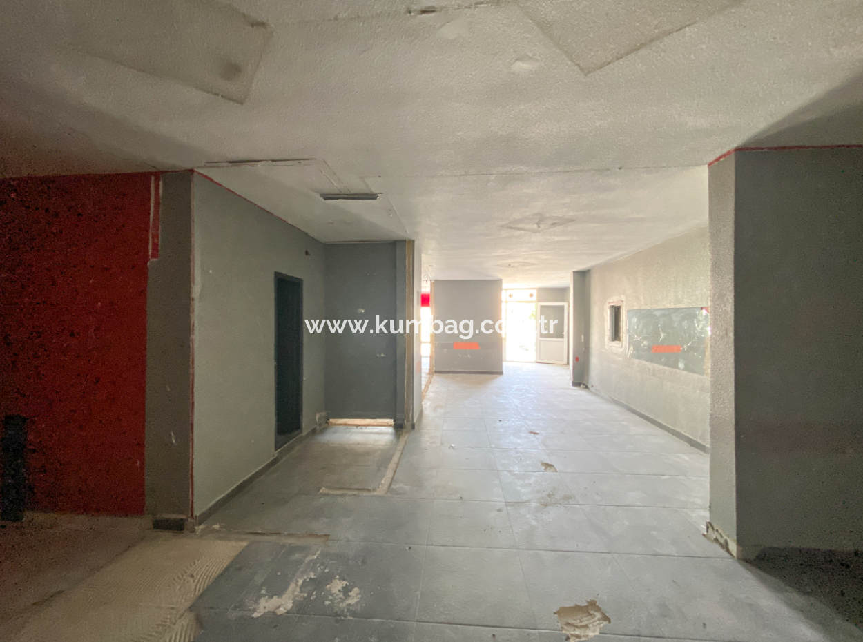 Altınova Mahallesi'nin En İşlek Caddesinde Satılık Dükkan