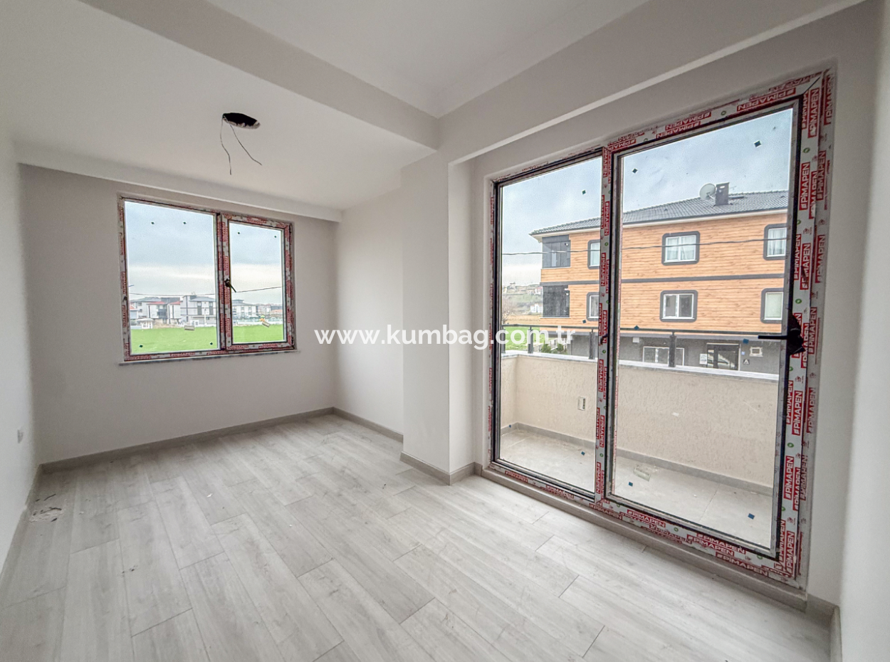 Kumbağ Lüks Havuzlu Yonca Evleri Sitesinde Satılık 2+1 Daireler