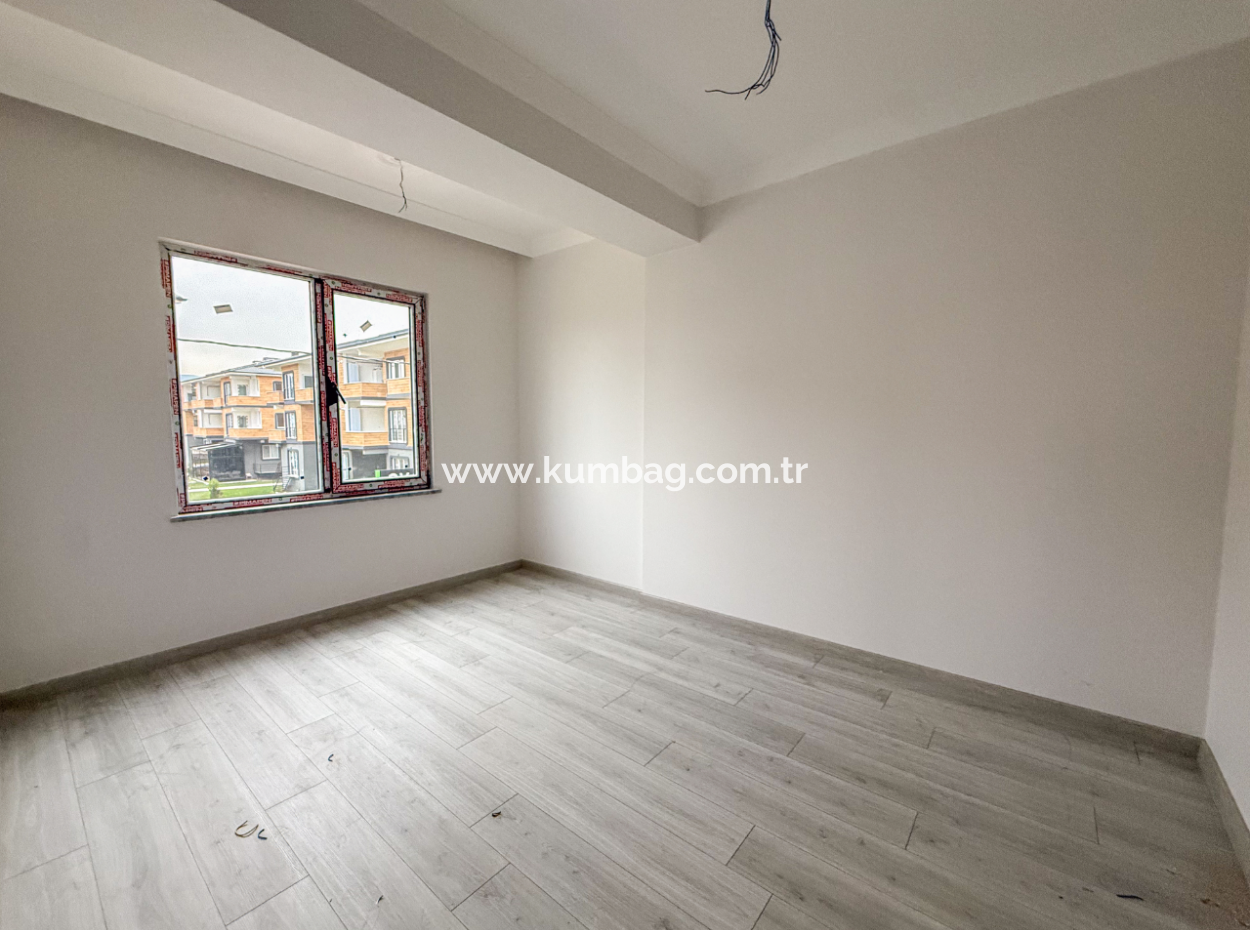 Kumbağ Lüks Havuzlu Yonca Evleri Sitesinde Satılık 2+1 Daireler