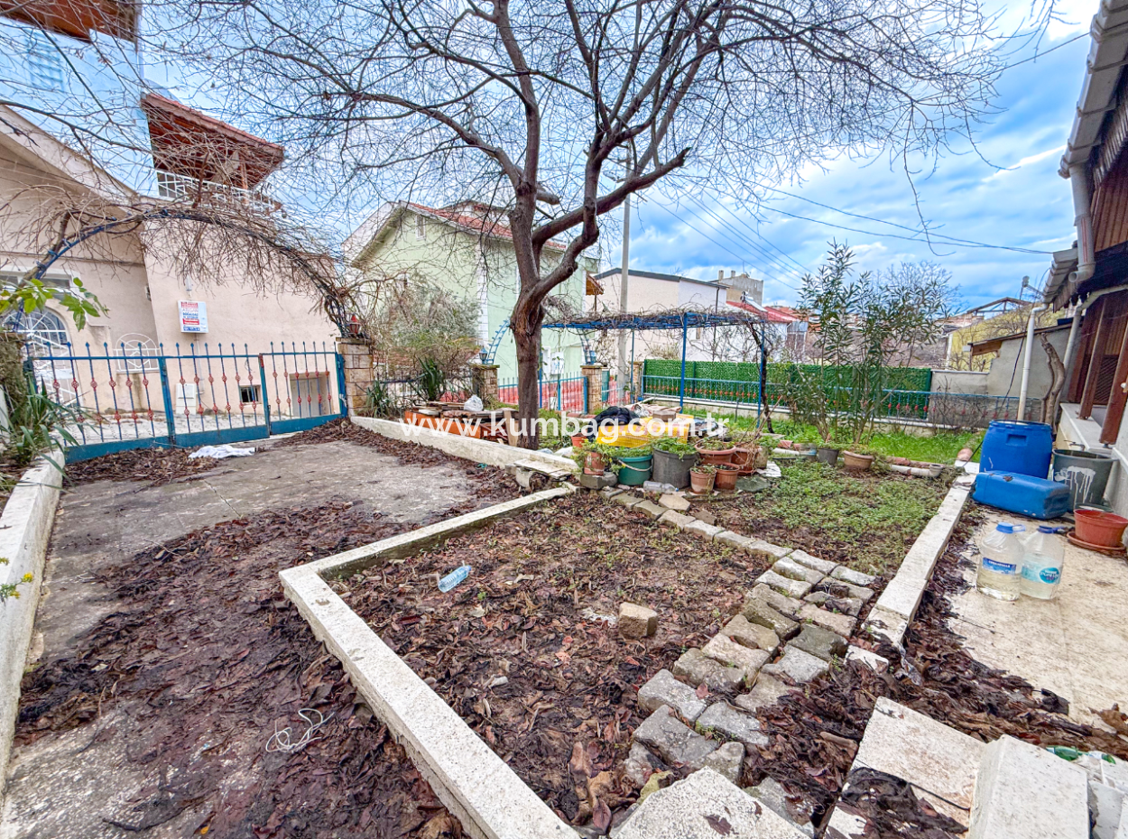 Kumbağ Merkezde Geniş Bahçeli Satılık 7+1 Tripleks Villa