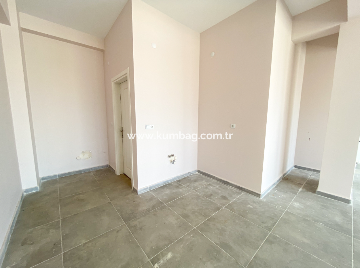 Kumbağ İşlek Ana Cadde Üzerinde 135 M2 Geniş Kiralık Dükkan
